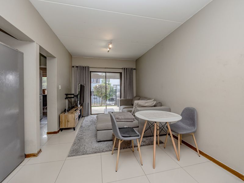 Stunning 2-Bedroom Apartment For Sale in Honeydew Grove, Roodepoort – Your Dream Home Awaits! - Photo 4