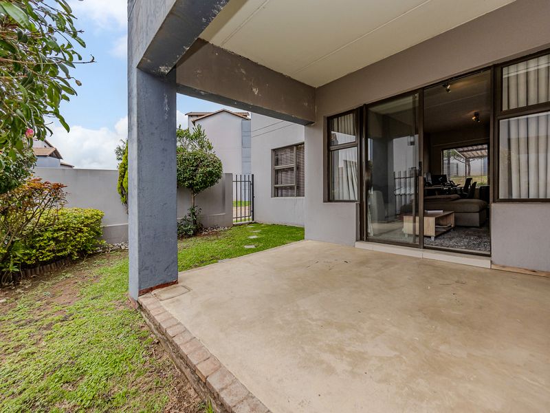 Stunning 2-Bedroom Apartment For Sale in Honeydew Grove, Roodepoort – Your Dream Home Awaits! - Photo 1
