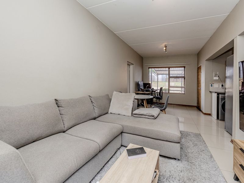 Stunning 2-Bedroom Apartment For Sale in Honeydew Grove, Roodepoort – Your Dream Home Awaits! - Photo 6