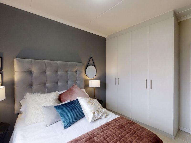 2-Bedroom Apartments in Papegaaiberg Complex! - Photo 5