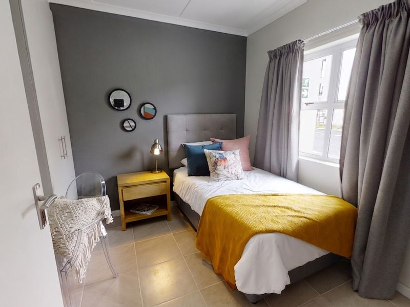 2-Bedroom Apartments in Papegaaiberg Complex! - Photo 8