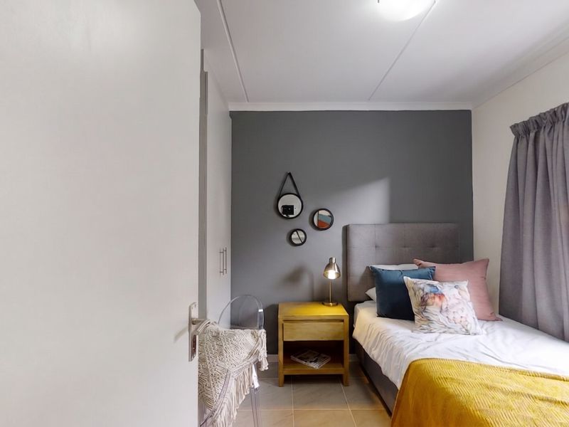 2-Bedroom Apartments in Papegaaiberg Complex! - Photo 9
