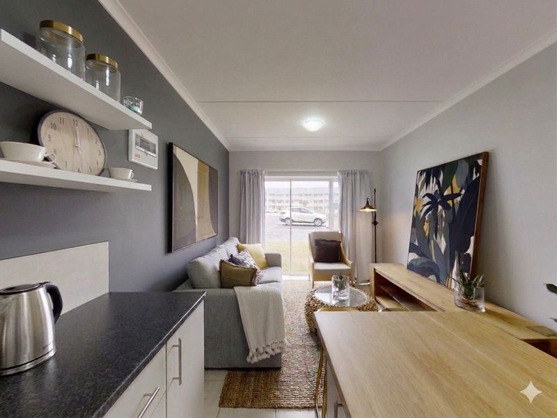 2-Bedroom Apartments in Papegaaiberg Complex! - Photo 4