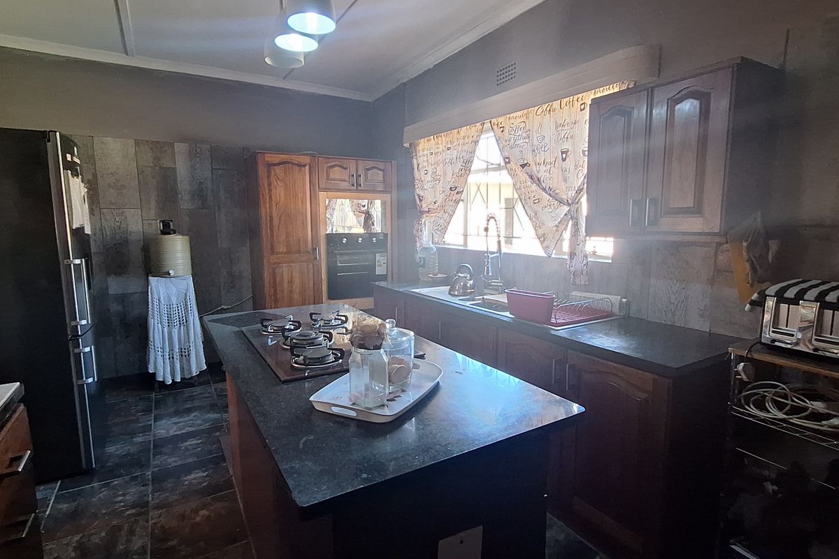 Neat house for sale - Photo 4