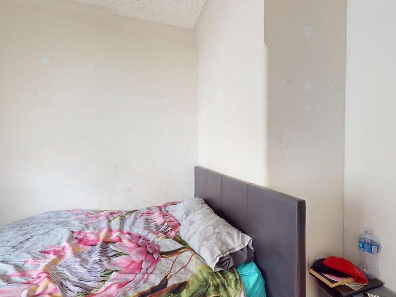 Spacious2-bedroom apartment for sale in St Georges Park, Gqeberha! - Photo 9