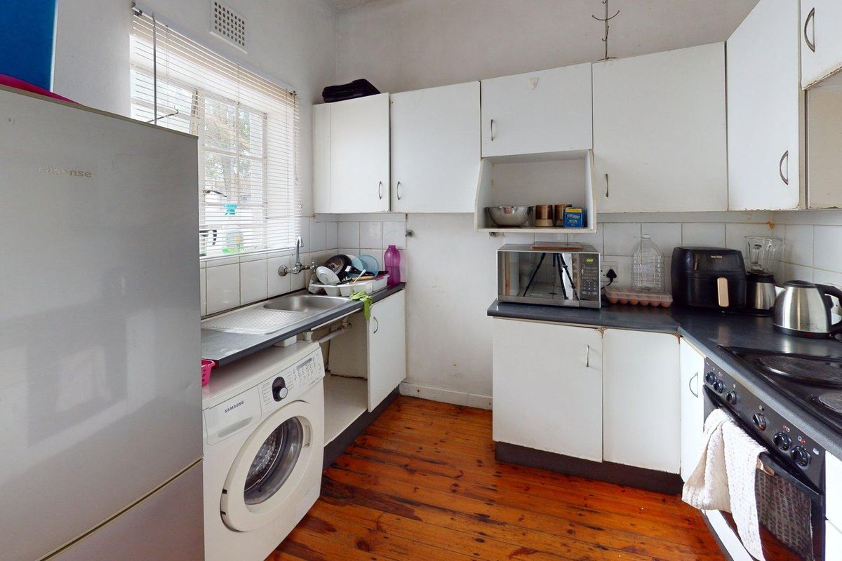 Spacious2-bedroom apartment for sale in St Georges Park, Gqeberha! - Photo 4