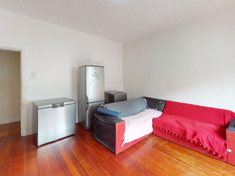 Spacious2-bedroom apartment for sale in St Georges Park, Gqeberha! - Photo 2