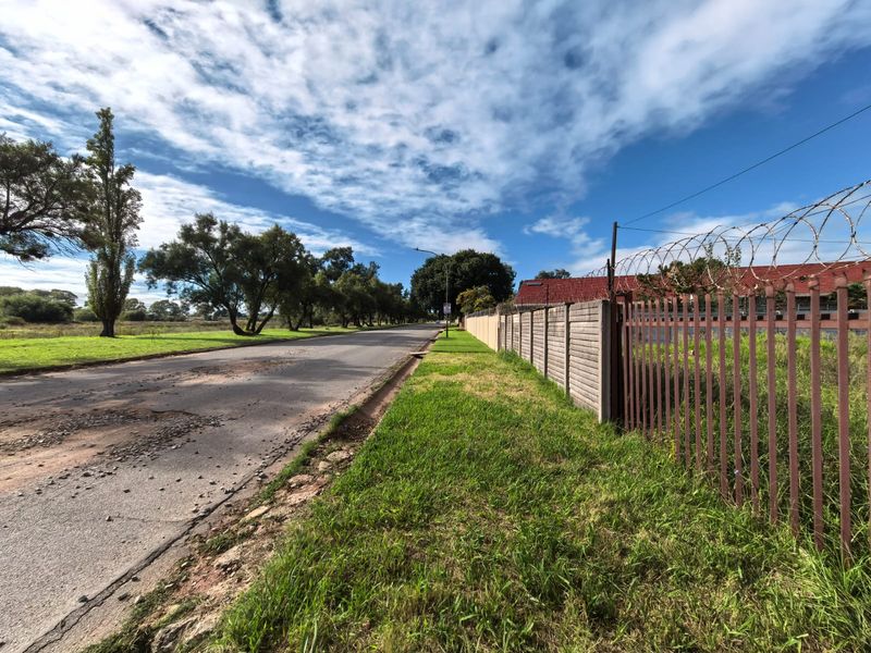 Prime 1070m2 vacant stand for sale in Parys - Photo 8