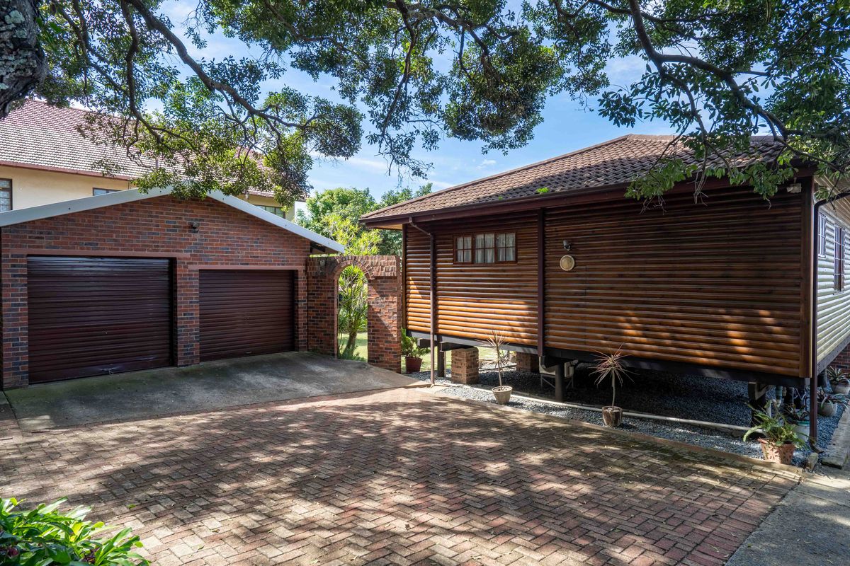 Versatile two-residence property in Scottburgh Central. - Photo 3