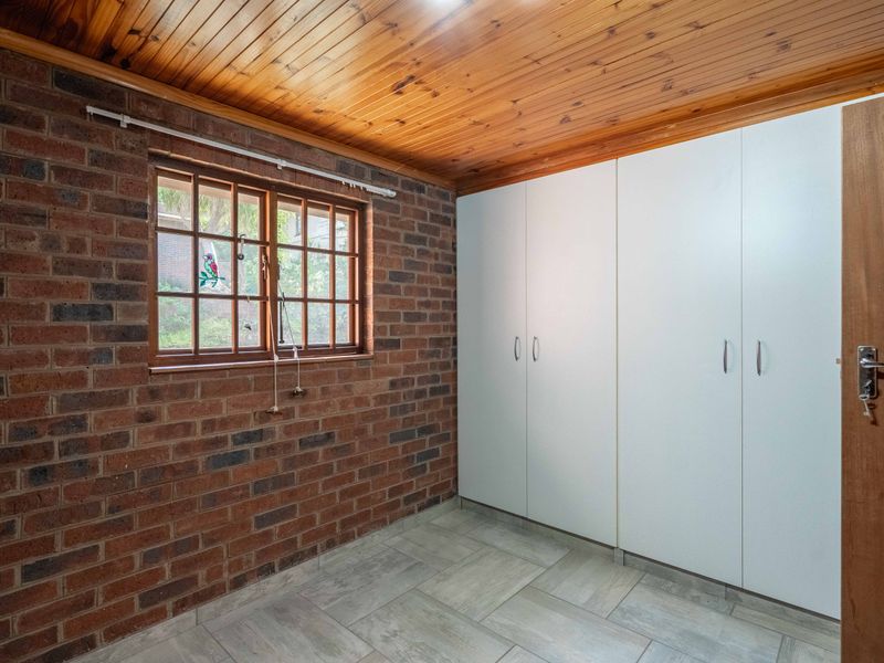 Versatile two-residence property in Scottburgh Central. - Photo 10