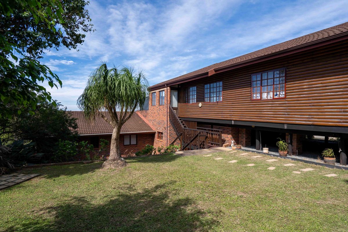 Versatile two-residence property in Scottburgh Central. - Photo 5