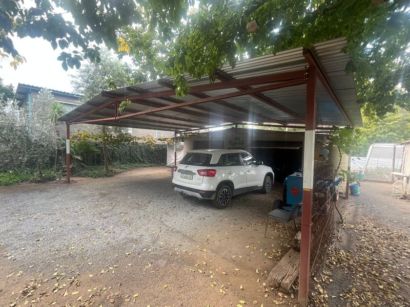 Charming Family Home - Photo 9