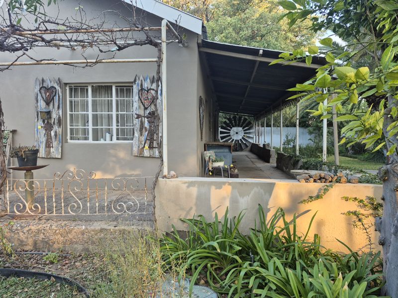 Charming Family Home - Photo 3