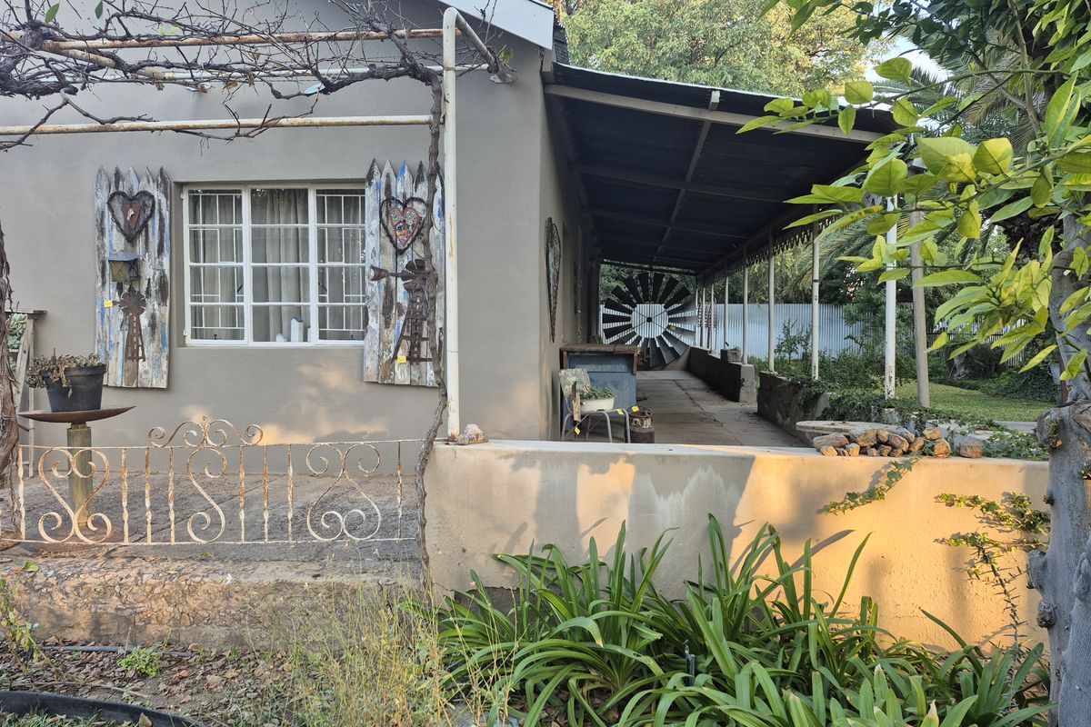 Charming Family Home - Photo 3