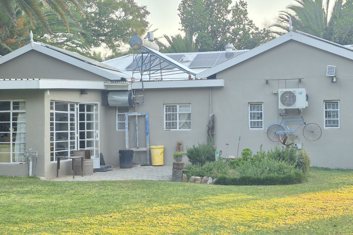 Charming Family Home - Photo 5