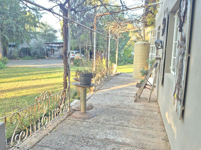 Charming Family Home - Photo 2