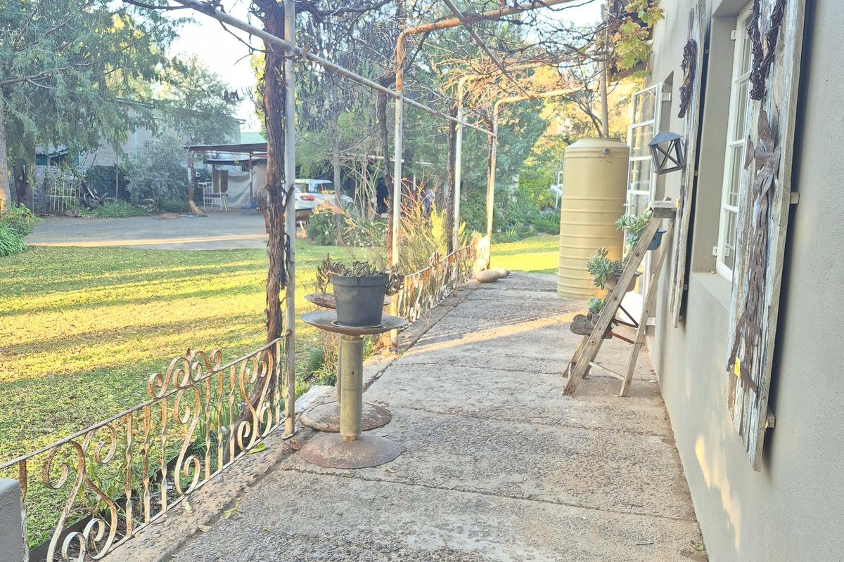 Charming Family Home - Photo 2