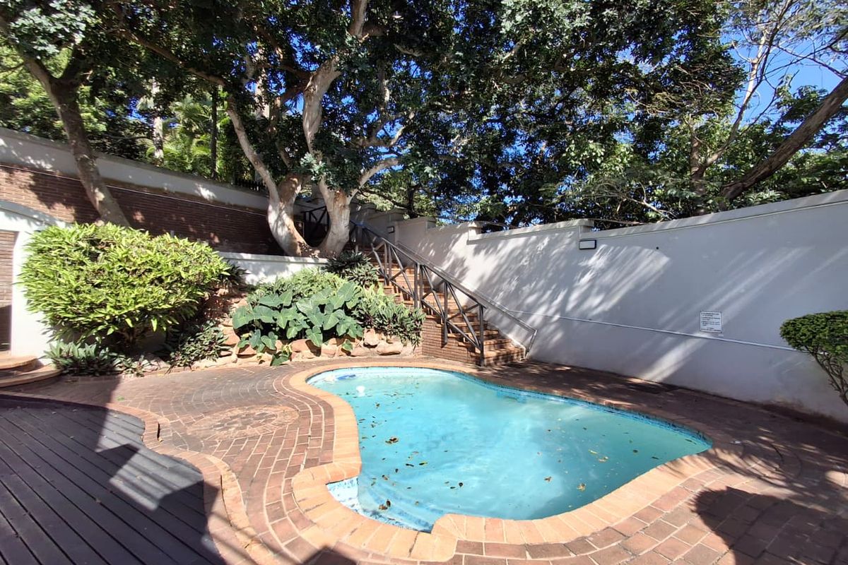 Stunning 4 bedroom property for sale in a secure complex - Photo 2