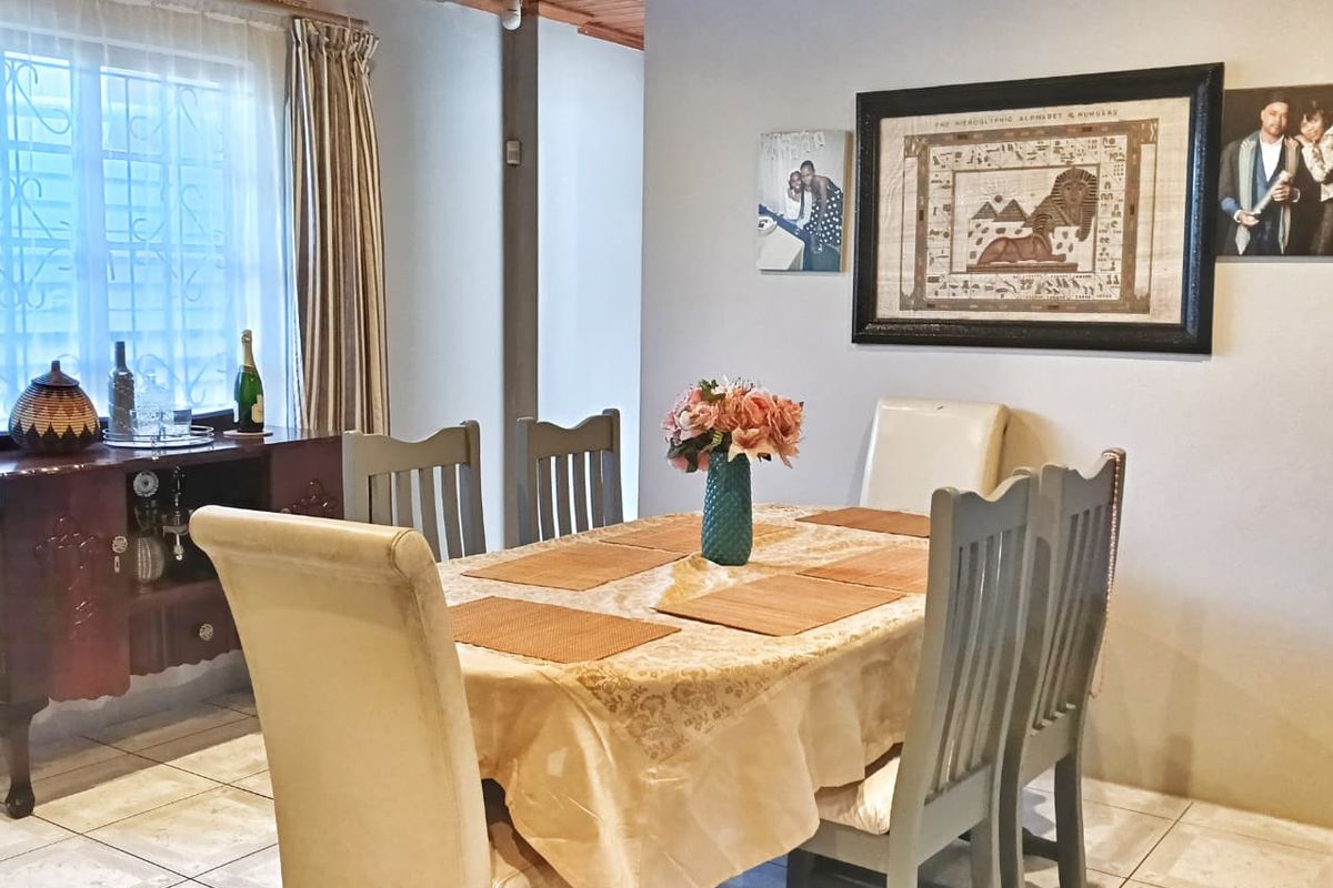 Modern Family Comfort with a Rustic Touch - Photo 4