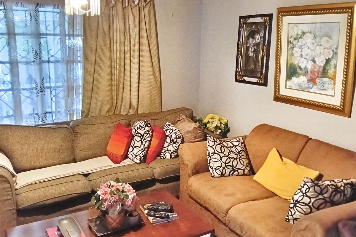 Modern Family Comfort with a Rustic Touch - Photo 3