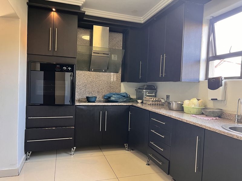 Spacious Family Living in a Secure Estate – Your Dream Home Awaits! - Photo 10