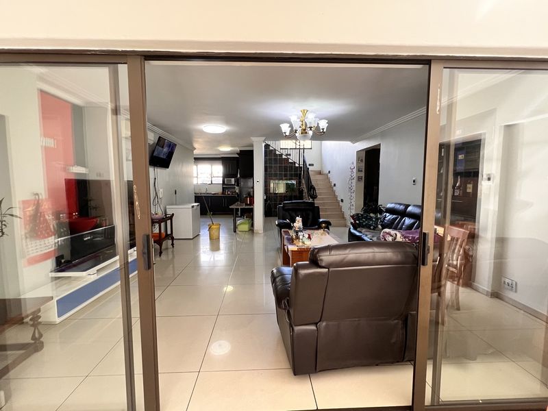 Spacious Family Living in a Secure Estate – Your Dream Home Awaits! - Photo 7