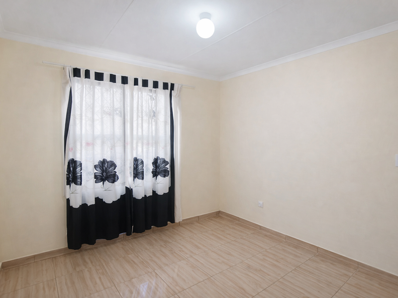 Newly Renovated 2 Bedroom 1 Bathroom House In A Popular Suburb - Photo 4