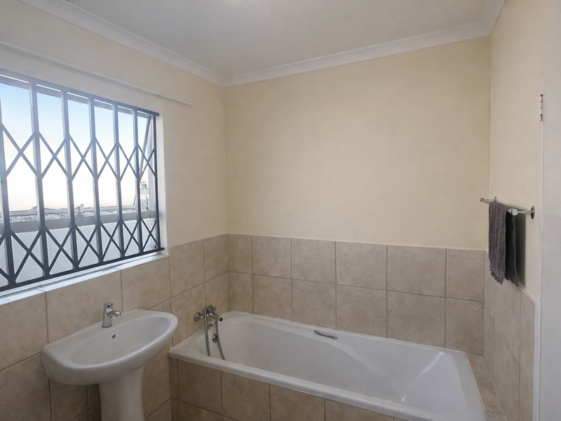 Newly Renovated 2 Bedroom 1 Bathroom House In A Popular Suburb - Photo 7