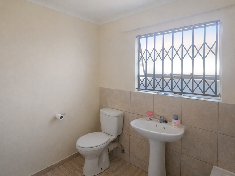 Newly Renovated 2 Bedroom 1 Bathroom House In A Popular Suburb - Photo 6