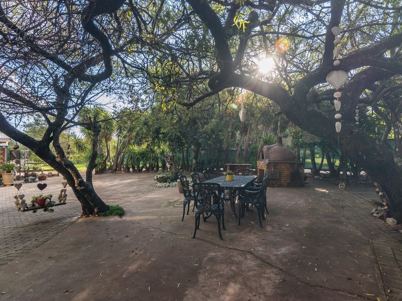 Very Secure Large Family Compound, Off The Grid Setup - Photo 7