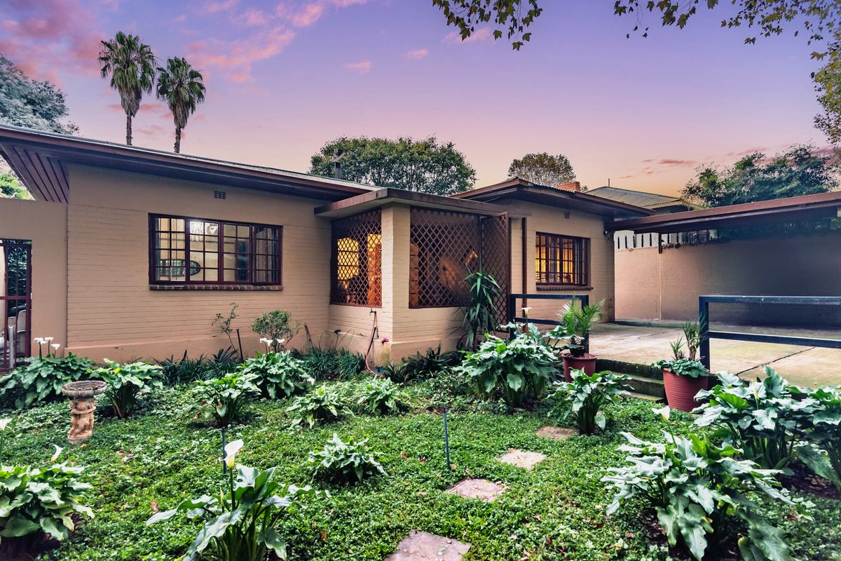 Charming 3-bedroom Home -  perfect for family living and entertaining! - Photo 2