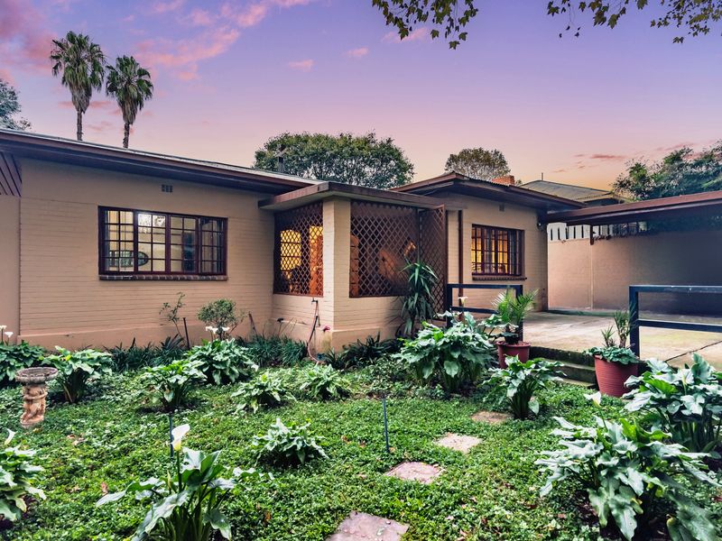 Charming 3-bedroom Home -  perfect for family living and entertaining! - Photo 2