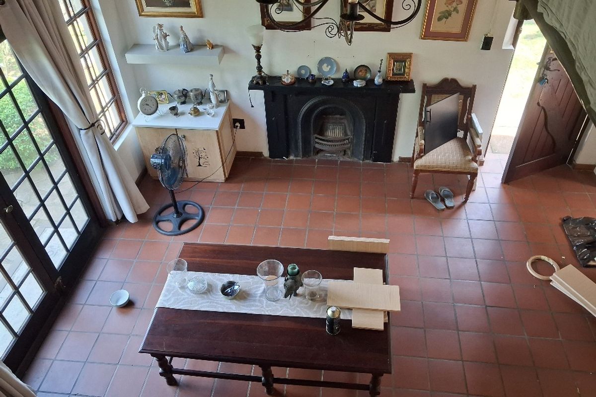 Older Thatch house looking for a family - Photo 4