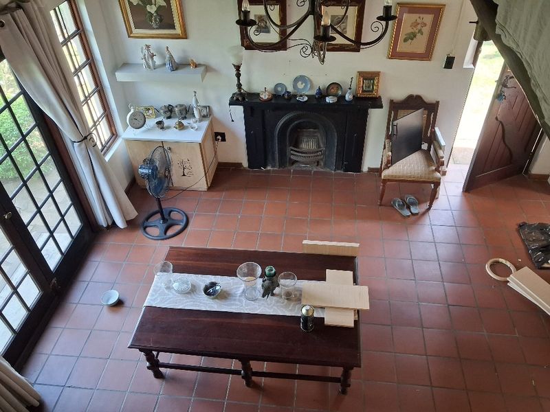 Older Thatch house looking for a family - Photo 4