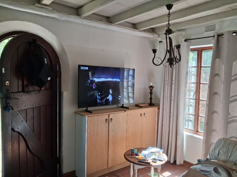 Older Thatch house looking for a family - Photo 6