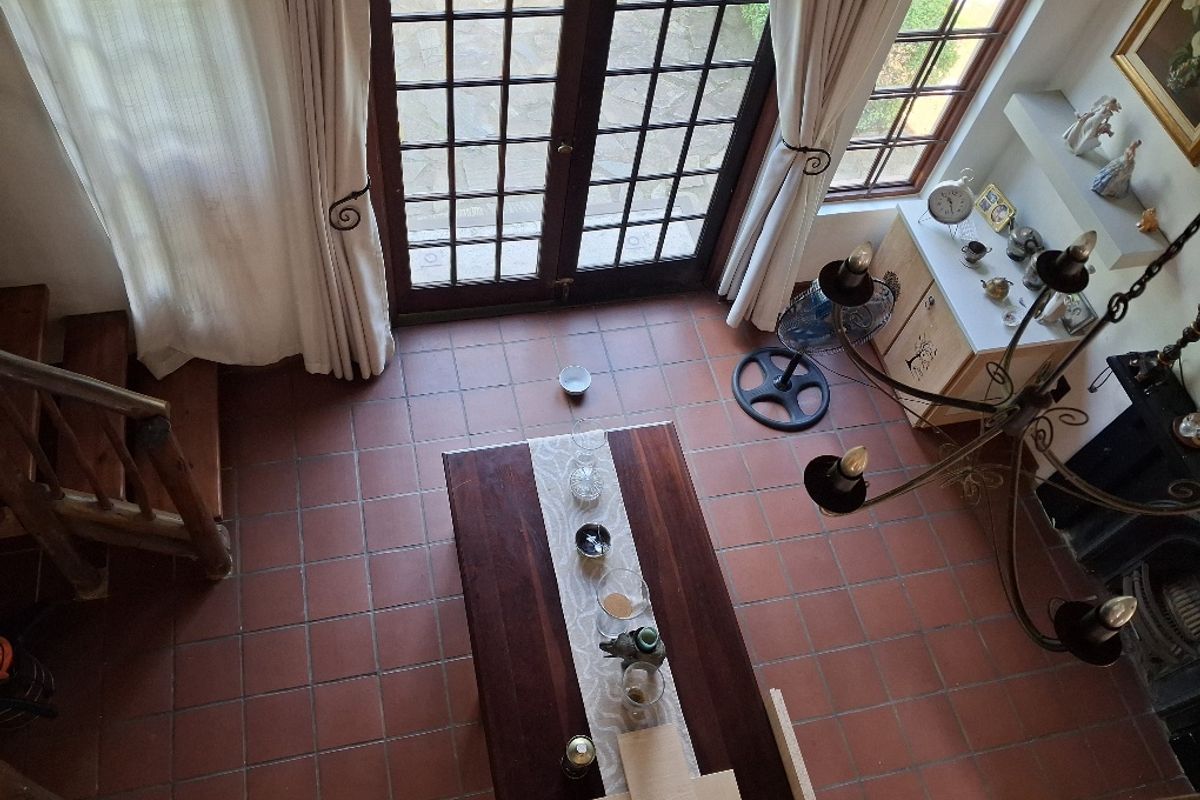 Older Thatch house looking for a family - Photo 5