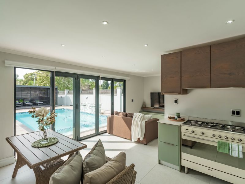 EXCLUSIVE LUXURY LIVING, FULLY FURNISHED OPTION, ENTERTAINER’S PARADISE IN BEREA WEST, WESTVILLE! - Photo 9