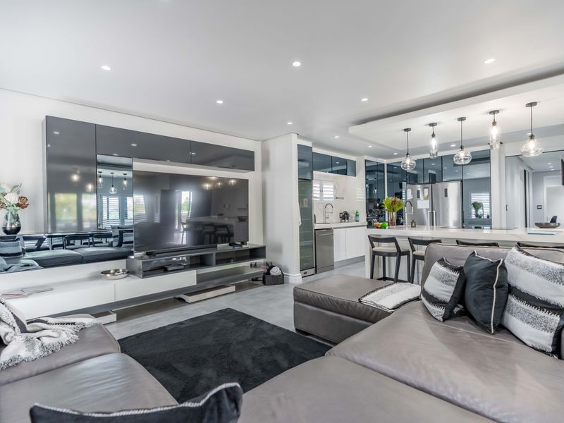 EXCLUSIVE LUXURY LIVING, FULLY FURNISHED OPTION, ENTERTAINER’S PARADISE IN BEREA WEST, WESTVILLE! - Photo 3