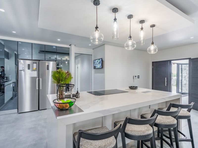 EXCLUSIVE LUXURY LIVING, FULLY FURNISHED OPTION, ENTERTAINER’S PARADISE IN BEREA WEST, WESTVILLE! - Photo 4