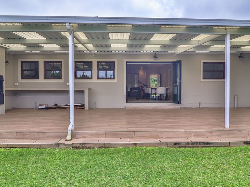 Oak Park Farmhouse Charmer | 4 Bed | Gated Estate | 309m2 Under Roof - Photo 9