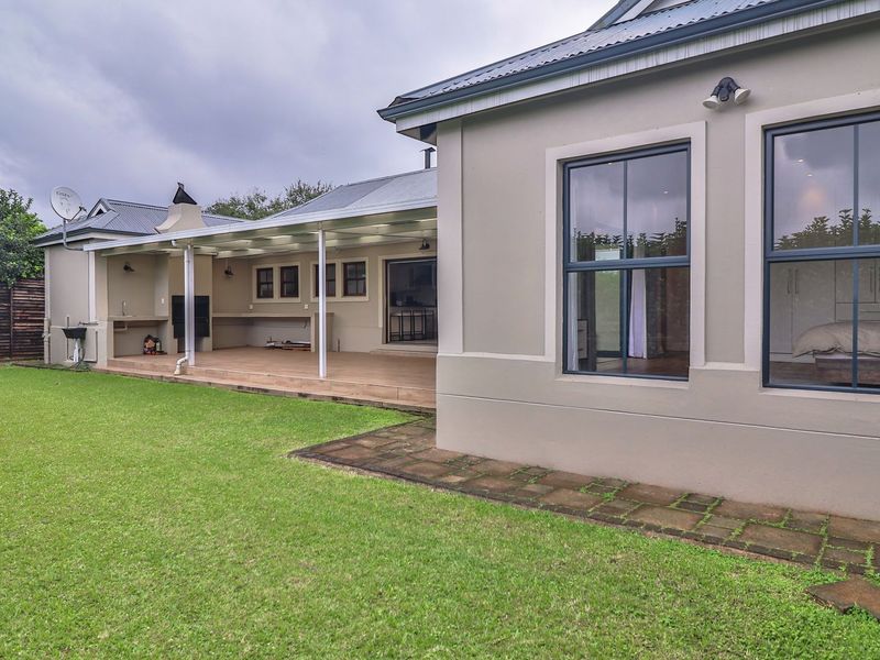 Oak Park Farmhouse Charmer | 4 Bed | Gated Estate | 309m2 Under Roof - Photo 7