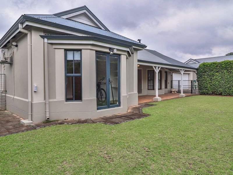 Oak Park Farmhouse Charmer | 4 Bed | Gated Estate | 309m2 Under Roof - Photo 6