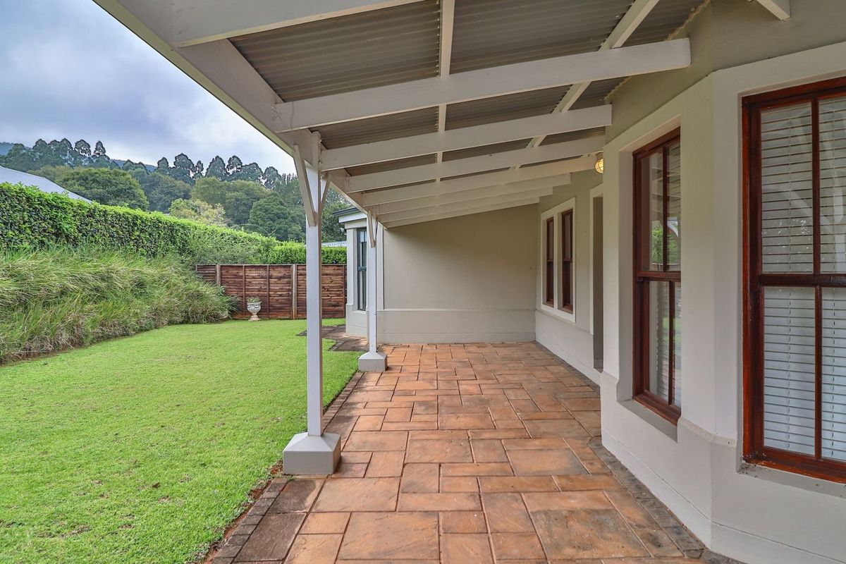 Oak Park Farmhouse Charmer | 4 Bed | Gated Estate | 309m2 Under Roof - Photo 5