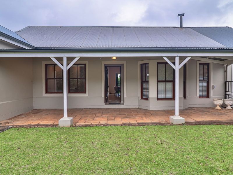 Oak Park Farmhouse Charmer | 4 Bed | Gated Estate | 309m2 Under Roof - Photo 2