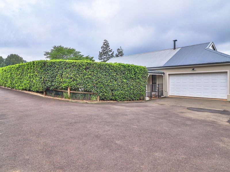 Oak Park Farmhouse Charmer | 4 Bed | Gated Estate | 309m2 Under Roof - Photo 3