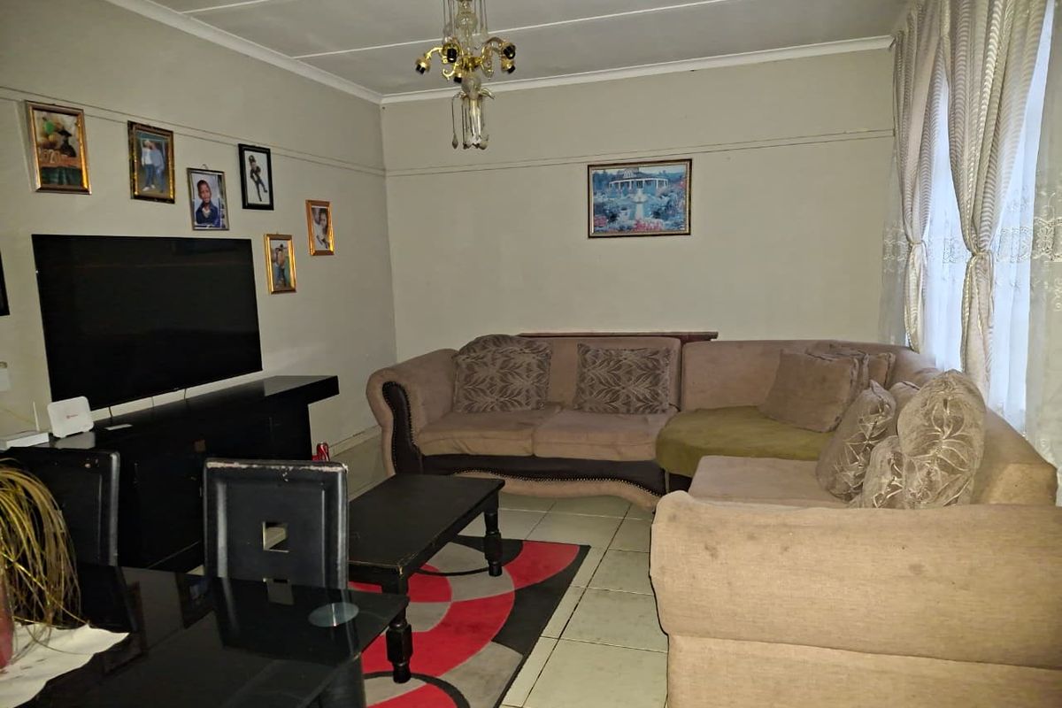 Neat 3-Bedroom Home - Photo 3