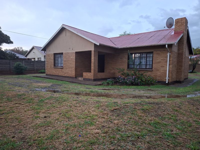 Neat 3-Bedroom Home - Photo 1