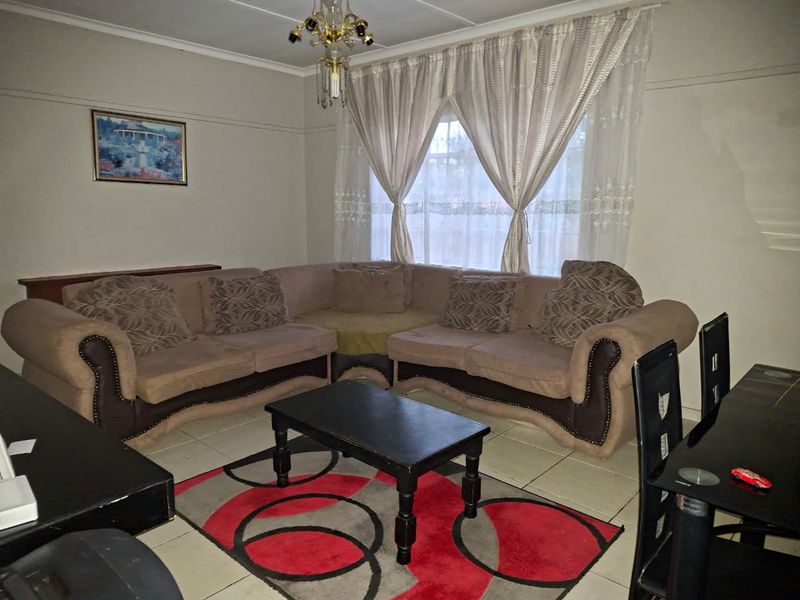 Neat 3-Bedroom Home - Photo 4