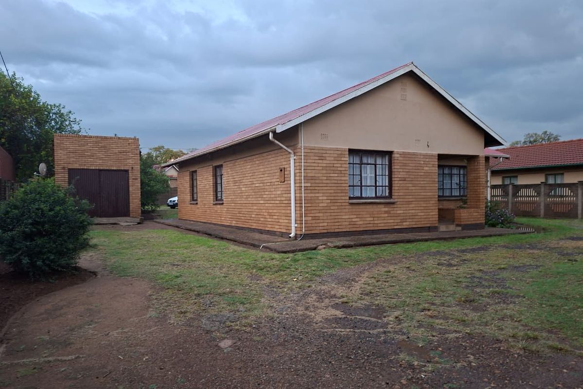 Neat 3-Bedroom Home - Photo 2