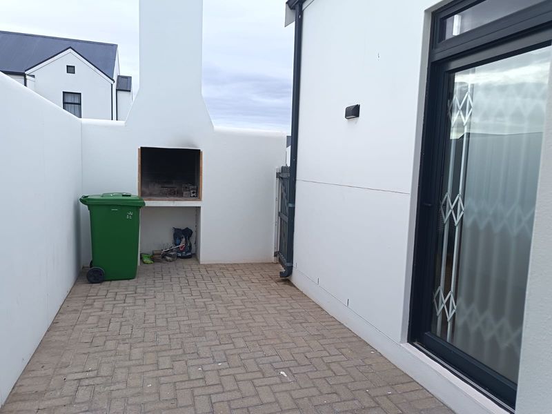 House Rental Monthly In Langebaan - Photo 2